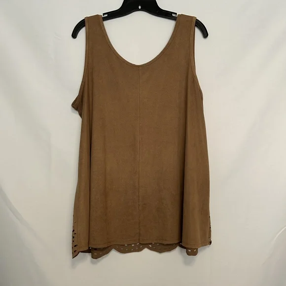 Torrid Laser-Cut Hem Sleeveless Tank Top - Picture 7 of 7